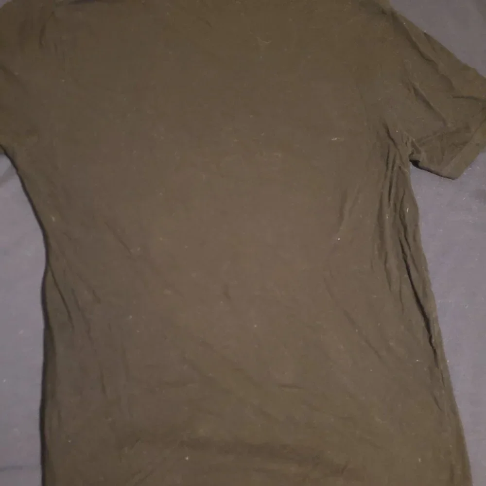 New! Mens Guess Short Sleeve Tshirt - Picture 2 of 3